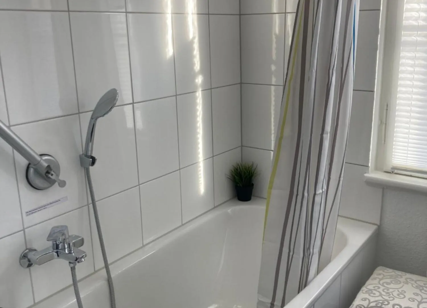 Aab Apartment 80Qm Mit 2 Schlafzimmern, Self-Check-In Mit Wlan Und Gratis Parkplatz Am Haus Bad Kissingen